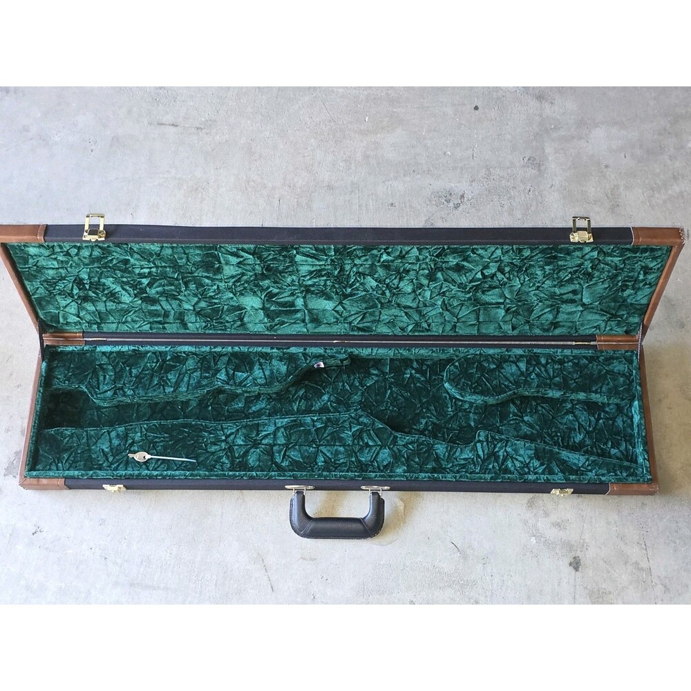 Rifle Display / Presentation Case – Green Velvet Interior With key